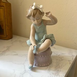 Lladro sitting ballerina